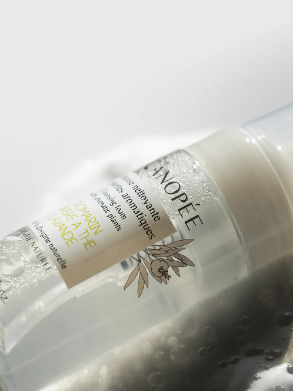 Mousse nettoyante aux plantes aromatiques - La Canopée