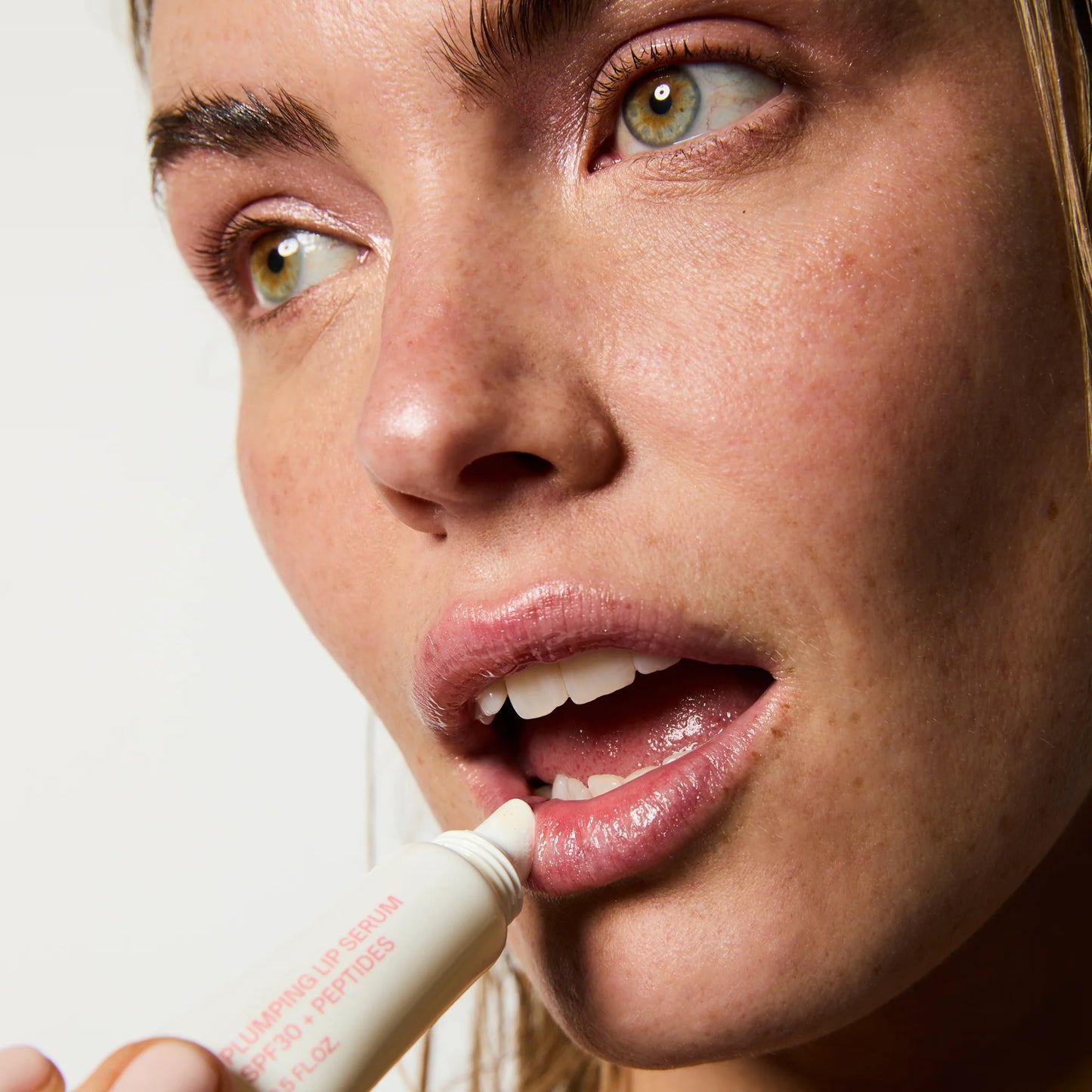 SÉRUM LÈVRES REPULPANT SPF30 + PEPTIDES - DAY +