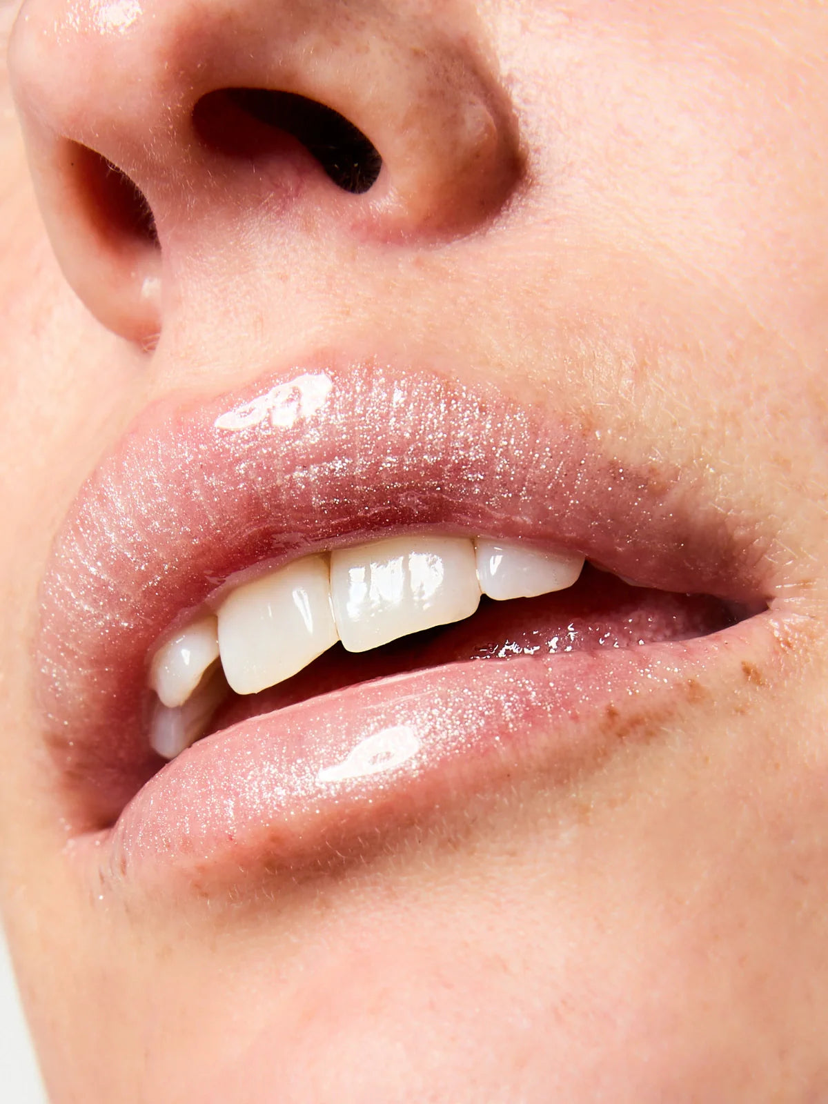 SÉRUM LÈVRES REPULPANT SPF30 + PEPTIDES - DAY +
