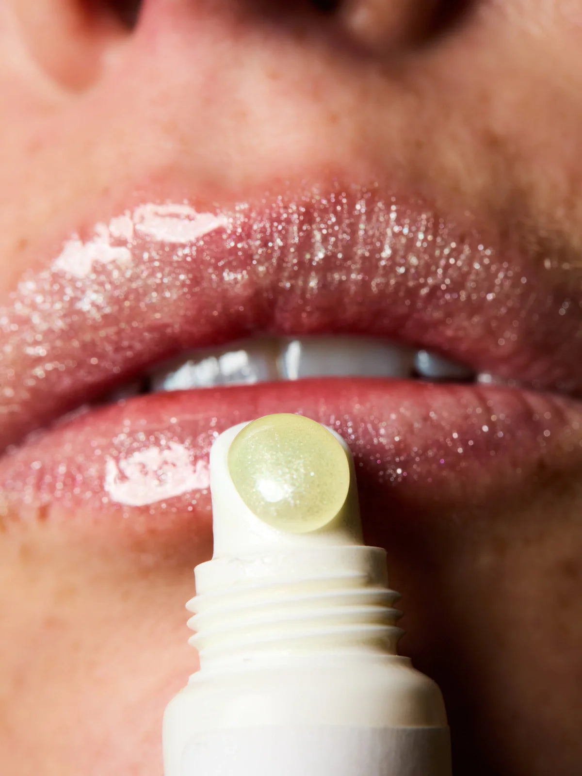 SÉRUM LÈVRES REPULPANT SPF30 + PEPTIDES - DAY +
