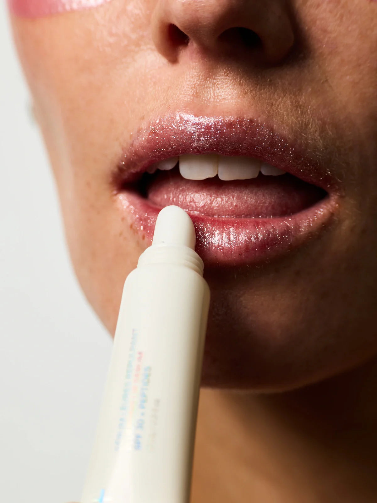SÉRUM LÈVRES REPULPANT SPF30 + PEPTIDES - DAY +